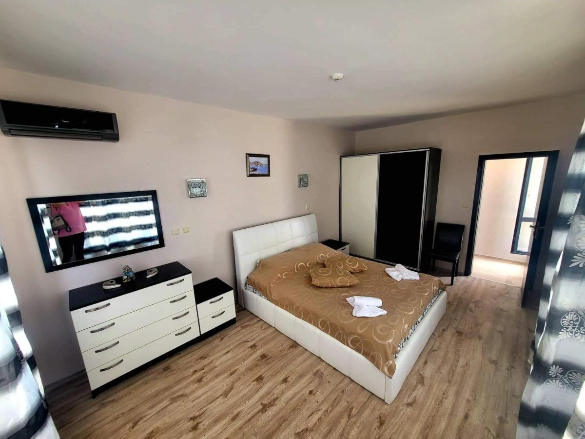 Dilov Apartments In Yalta Golden Sands Exterior foto