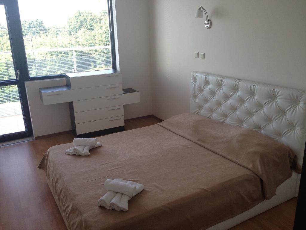 Dilov Apartments In Yalta Golden Sands Exterior foto